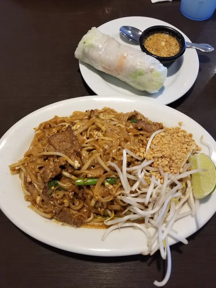 Pork Pad Thai Fresh Spring Roll